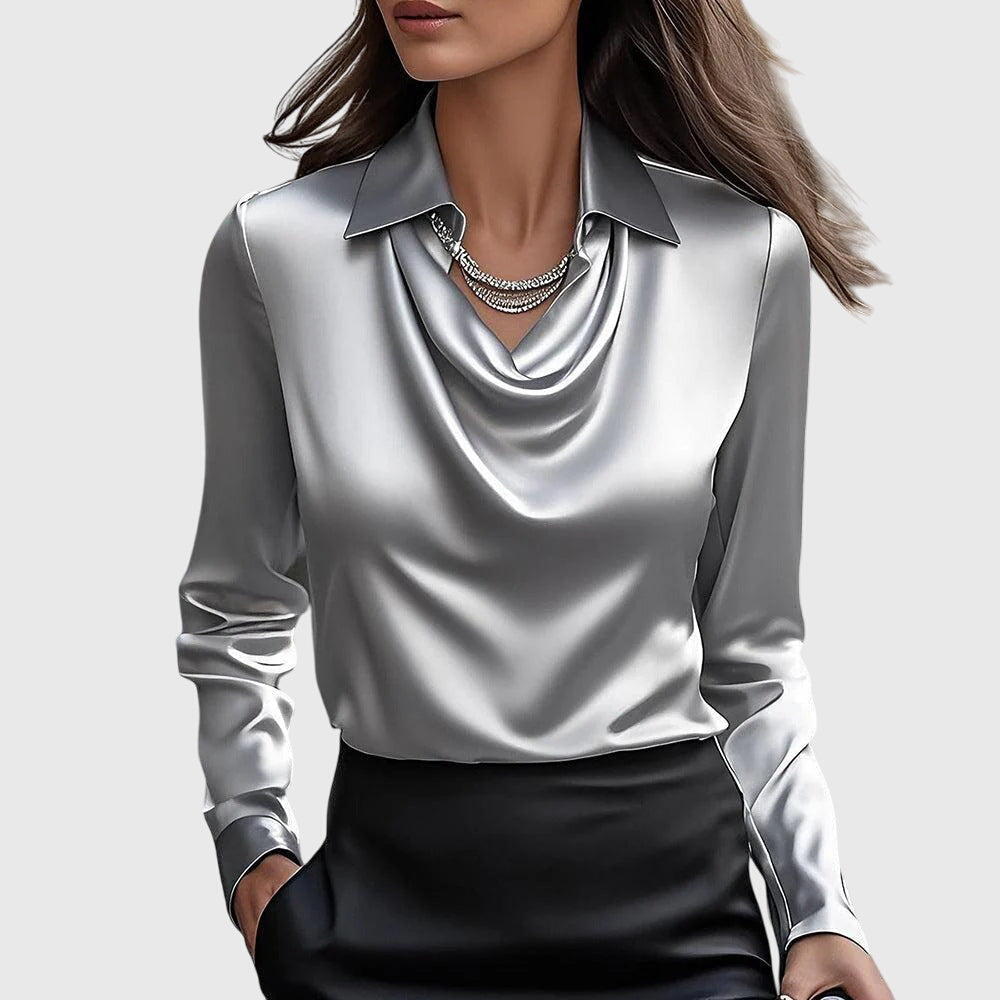 SYLVIE - Luxuriöse, glänzende Bluse mit plissiertem Ausschnitt