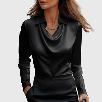 SYLVIE - Luxuriöse, glänzende Bluse mit plissiertem Ausschnitt