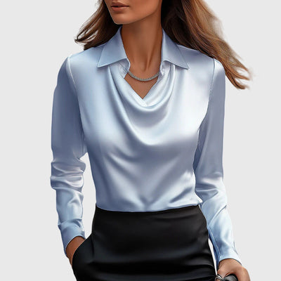SYLVIE - Luxuriöse, glänzende Bluse mit plissiertem Ausschnitt