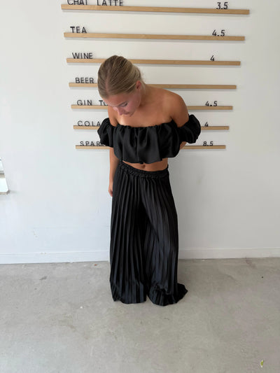 NOA - Satin-Koordinaten mit elegantem Glamour