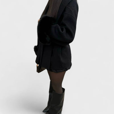 WOOLCAT – Eleganter Mantel mit Details aus ökologischem Pelz